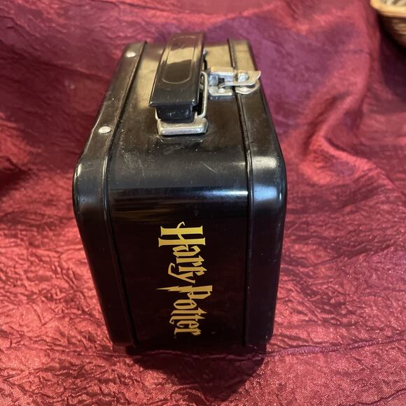 HOGWARTS Harry Potter Metal Tin Snack Box Carry Mini 6x3x4” - Picture 3 of 8